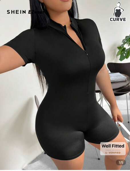 Combinaison moulante noire zippée