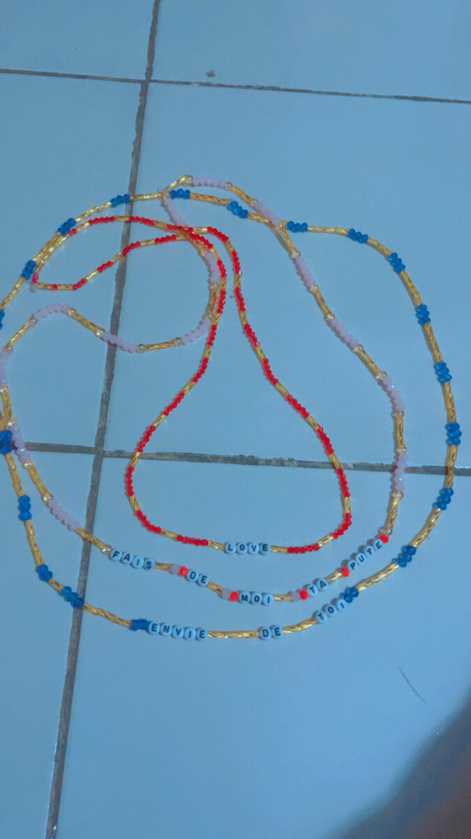 Collier en perles colorées