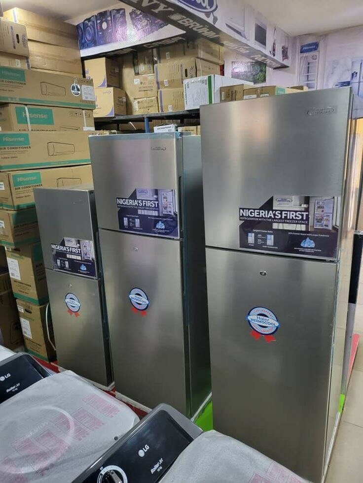 Réfrigérateur congélateur compact moderne