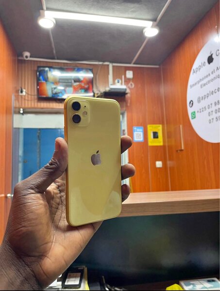 iPhone11  Jaune 64 Go