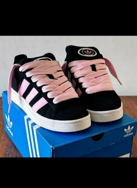 Baskets Adidas noires et roses