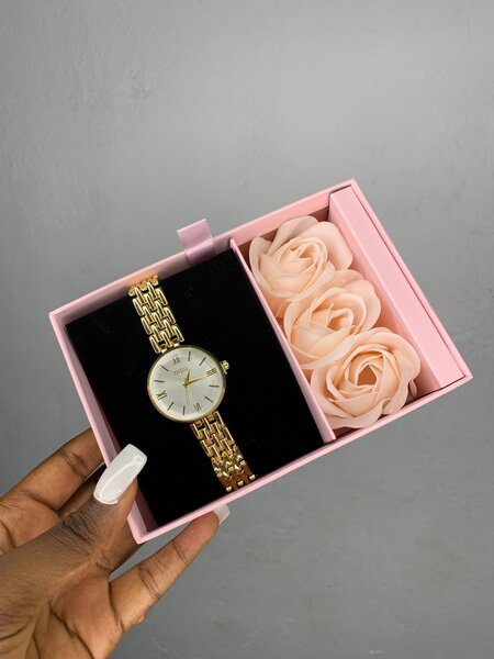 Montre dorée pour femme