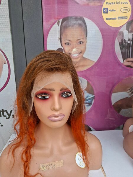 Wig en dentelle rousse ondulée