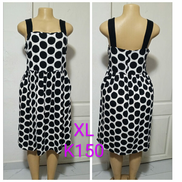 Women's knee-length sundress in black and white with polka dot print, size XL