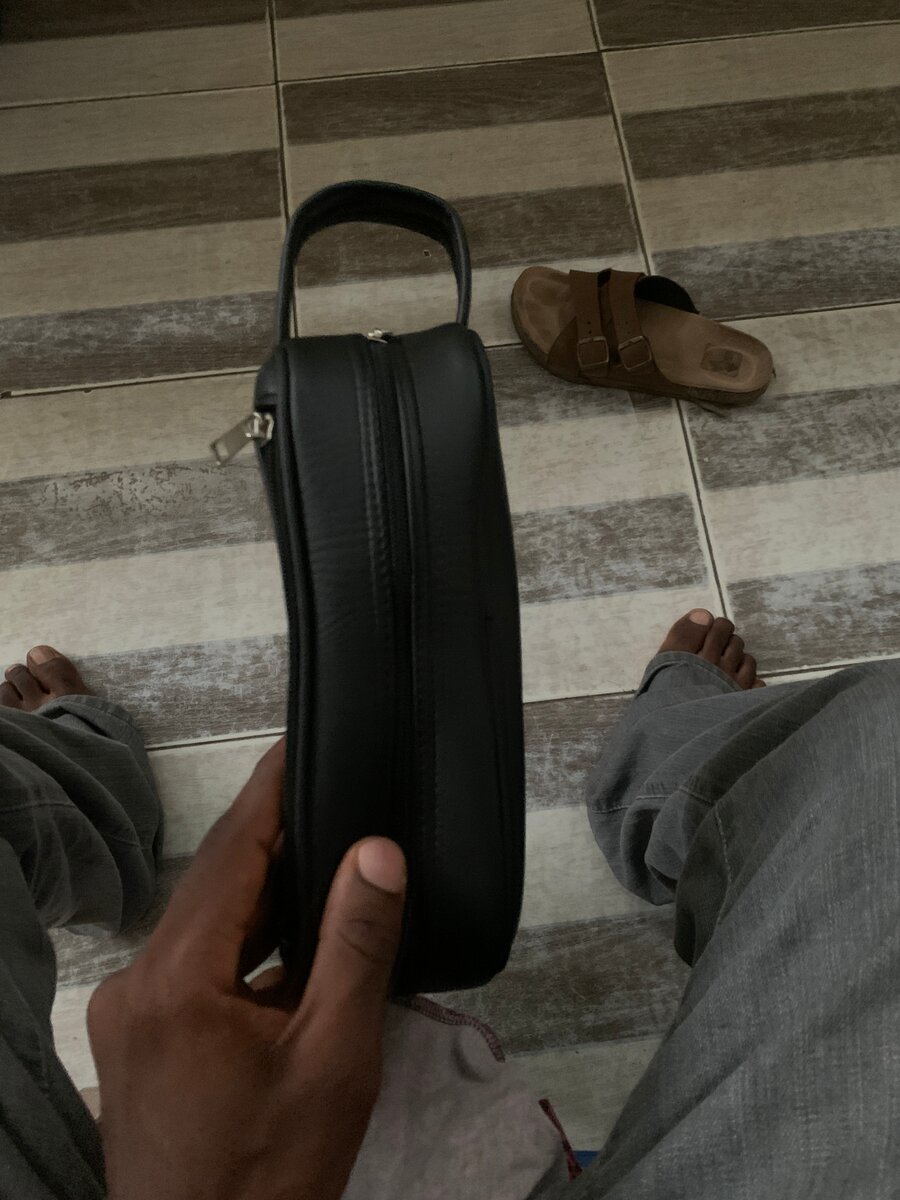 Sac bandoulière noir compact