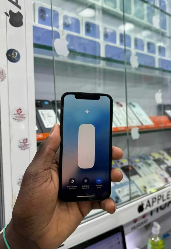 iPhone 128 Go - Écran Retina