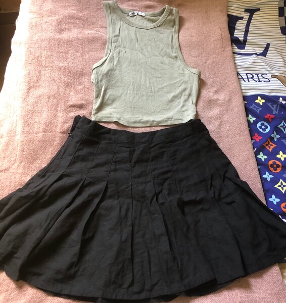 Ensemble élégant jupe noire et top