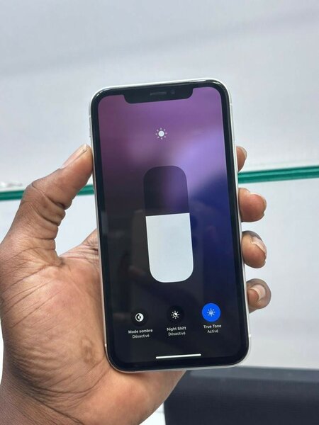 iPhone XR 64giga casineuf très propre