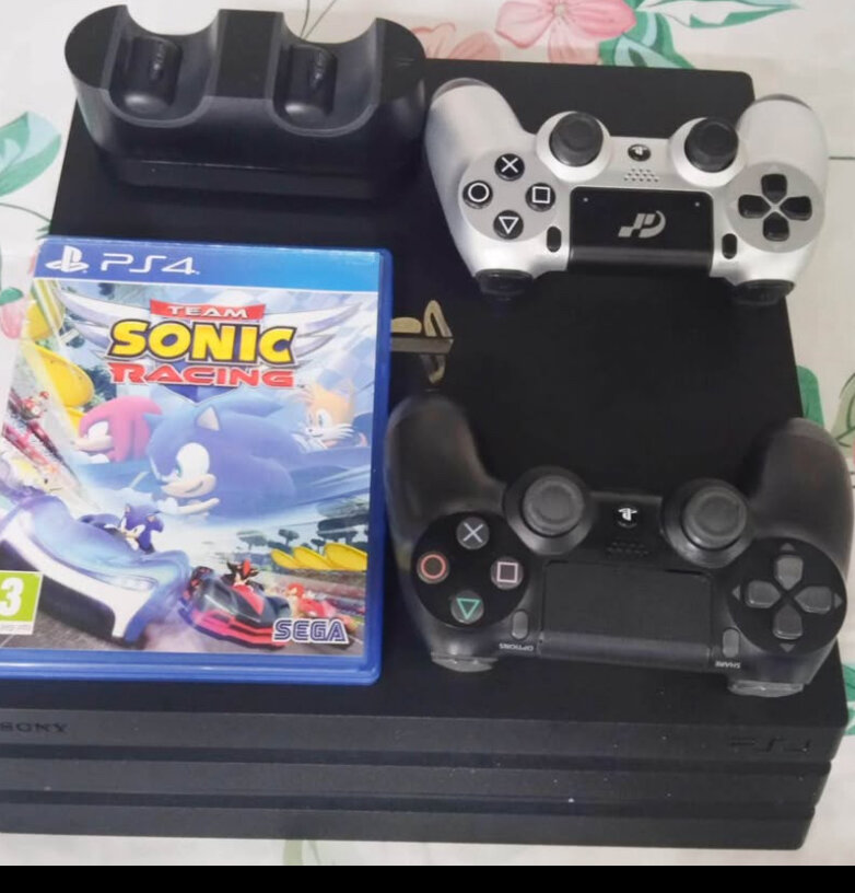 Console PS4 avec accessoire