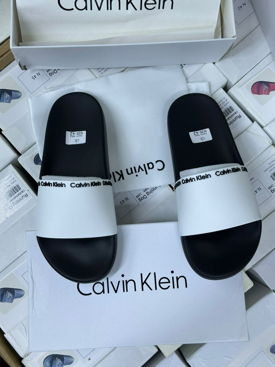 Tongs Off-White et Calvin Klein