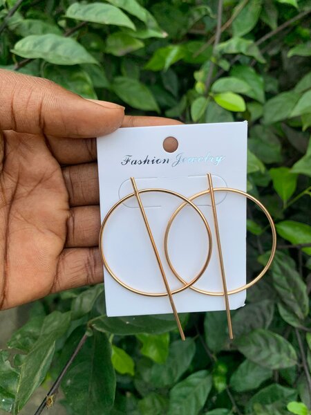 Boucles d'oreilles cerceau dorées élégantes