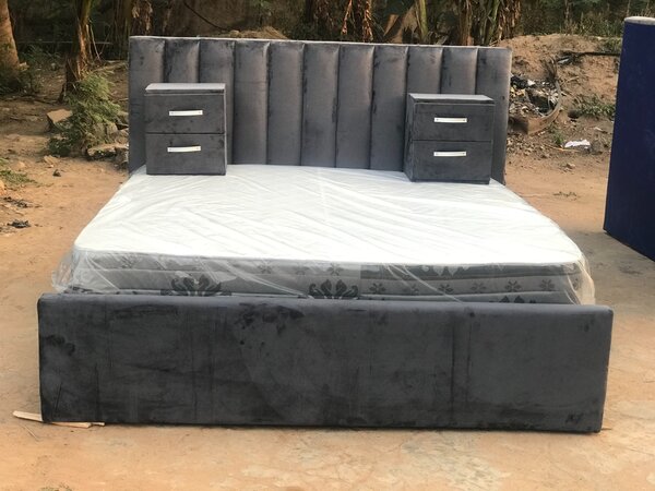 Queen size bed with two side drawers mattress