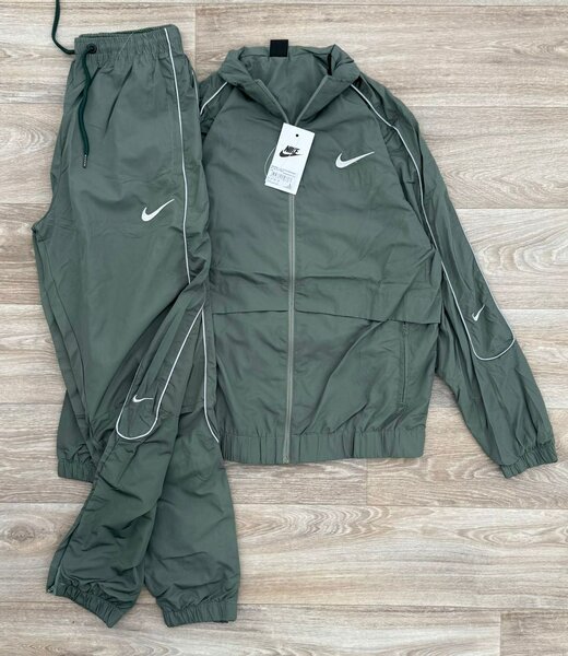 Ensemble de jogging Nike vert