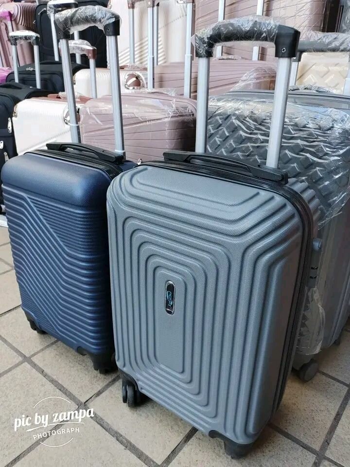 Valise rigide à roulettes