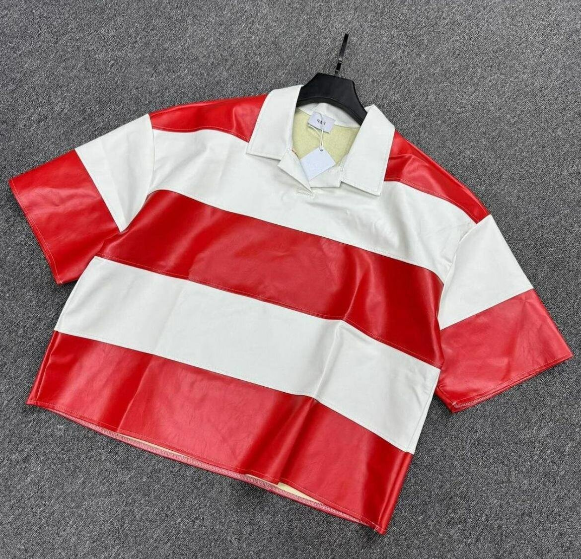 Chemise rayée rouge et blanche