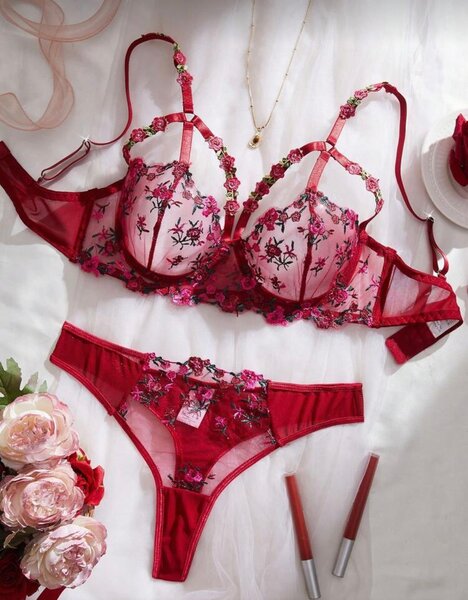 Ensemble lingerie rouge floral