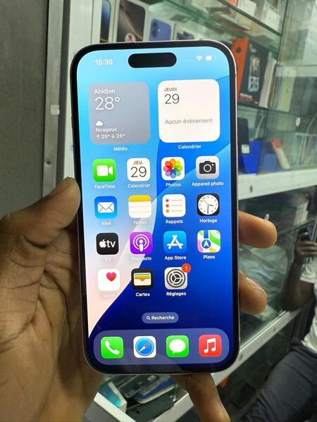 iPhone 15 simple