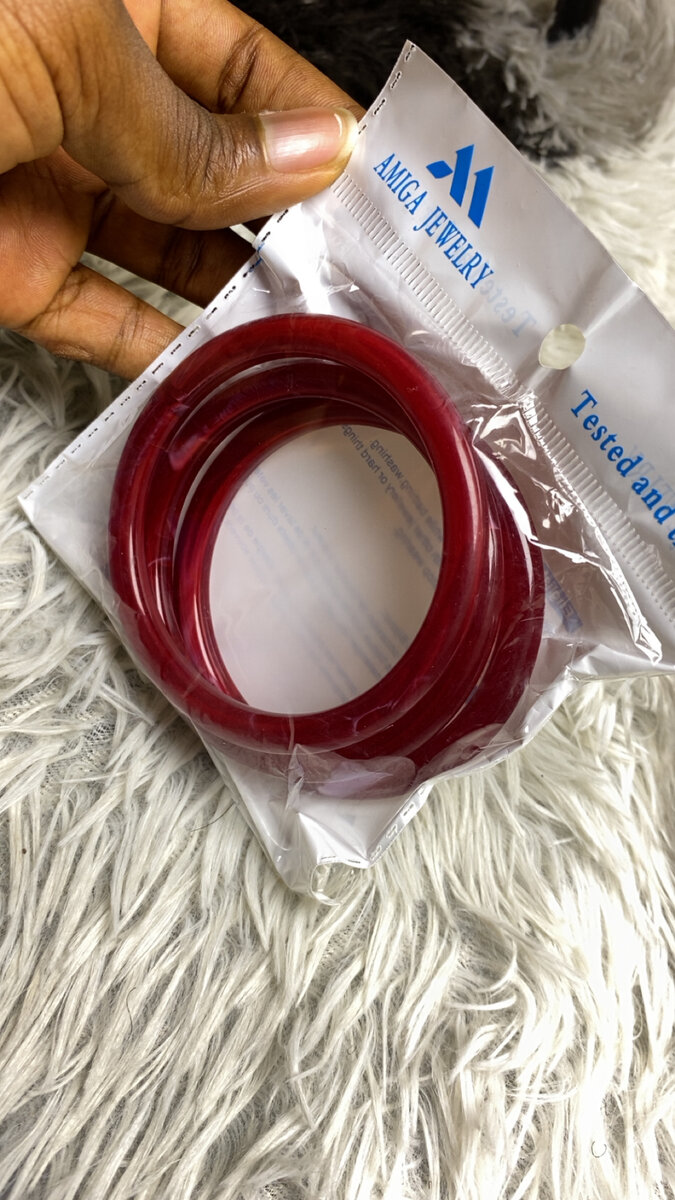 Bracelet rouge élégant