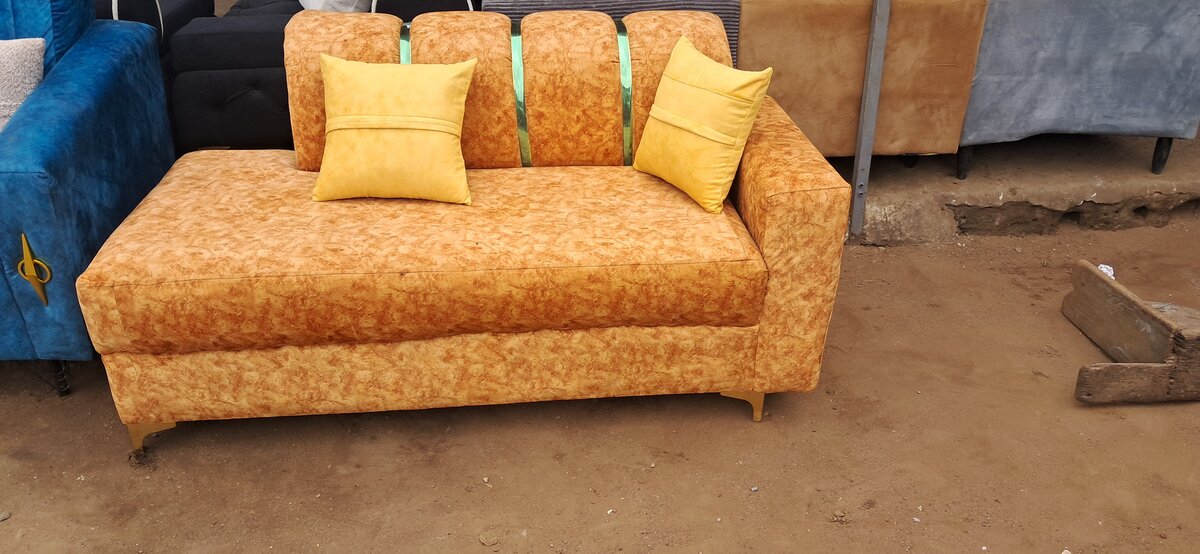 Canapé-lit confortable jaune