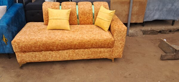 Canapé-lit confortable jaune