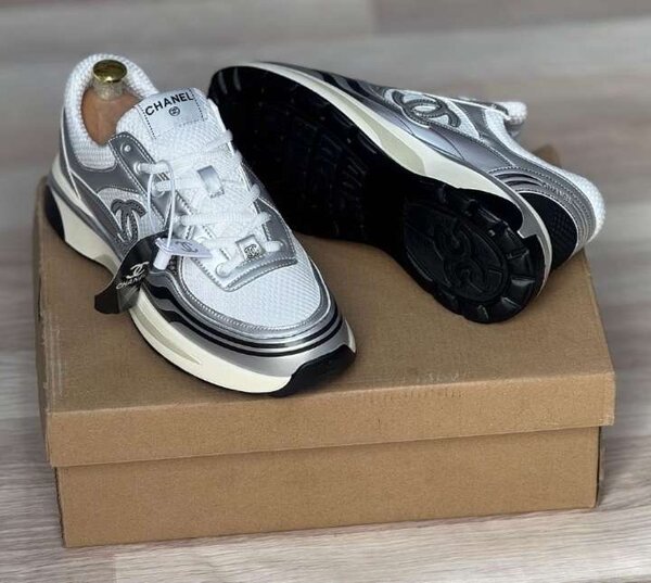 Baskets blanches élégantes