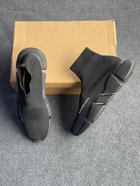 BALENCIAGA