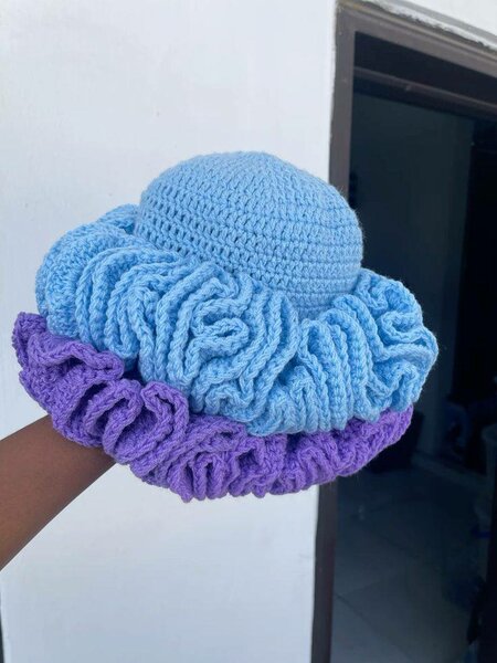 Chapeau en crochet coloré