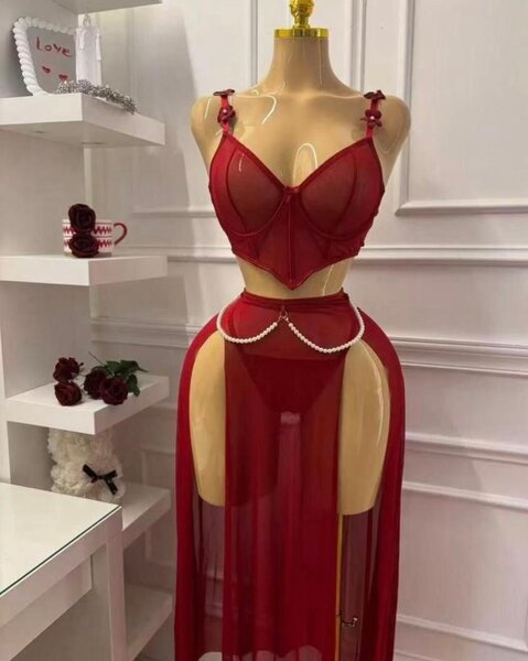 Ensemble de lingerie rouge chic