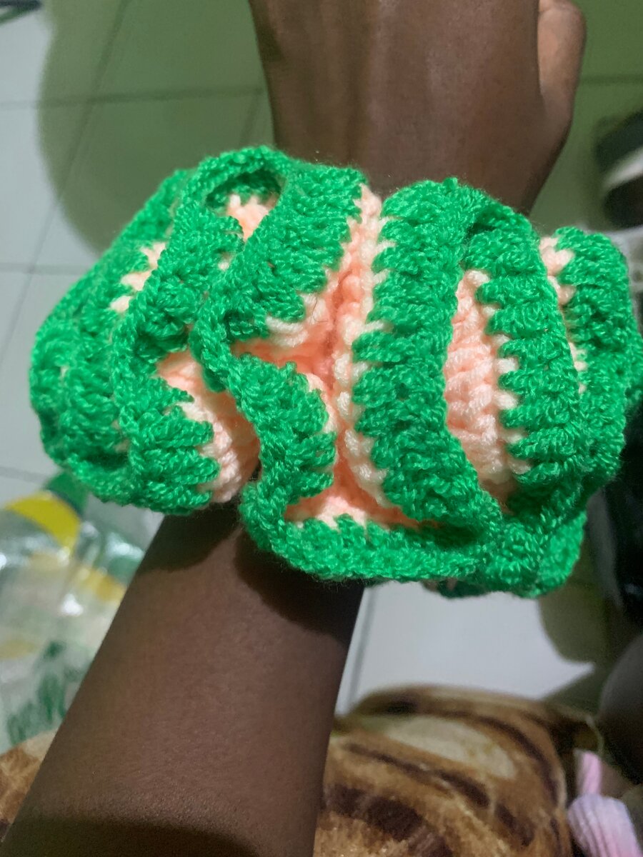 Bracelet en crochet vibrant