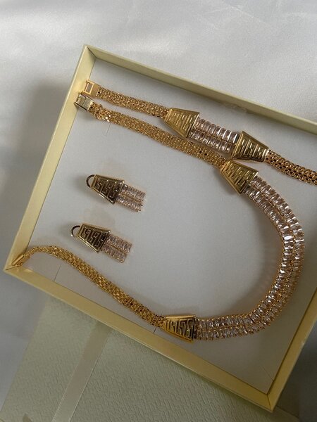 Gold jewelry set