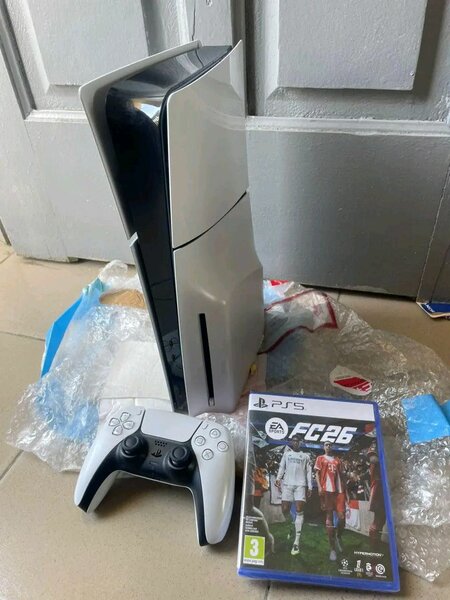 Console PS5 avec jeu inclus