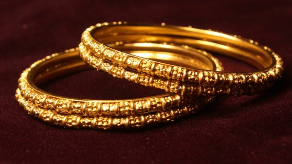 Casual Golden Color Design Bagles