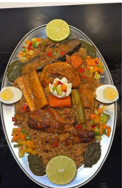 Tchep poulet avec des oeufs