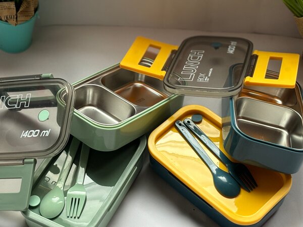 Double layered lunchbox