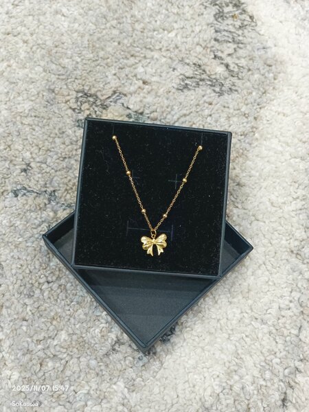 Collier pendentif papillon