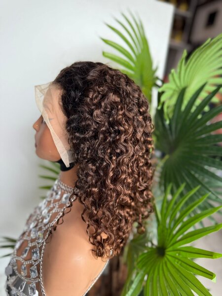 Perruque Bouclée en Dentelle