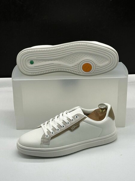 Sneakers en cuir noir et blanc