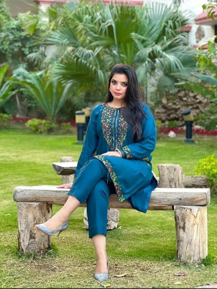 Linen sequence pocket embroidery 2p suit for girls and women