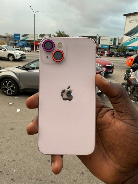 iPhone modèle moderne argenté