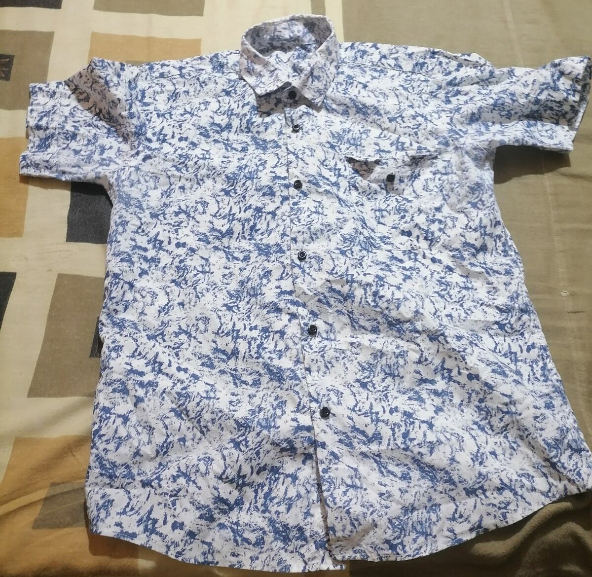 Chemise blanc bleu très jolie