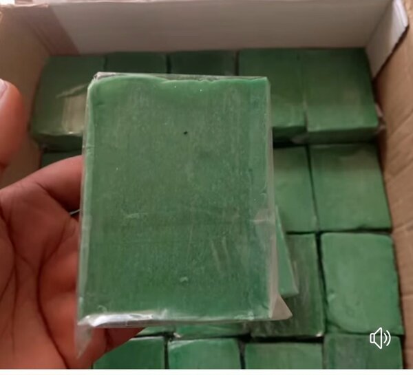 Savon artisanal coloré naturel