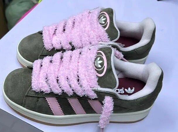 Baskets en daim rose peluche