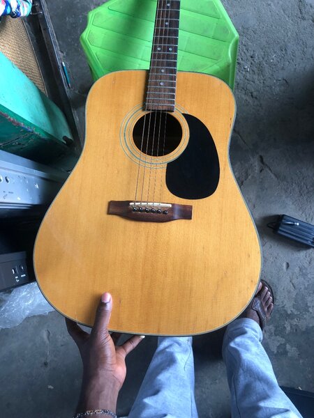 Guitare Electro-acoustique fol