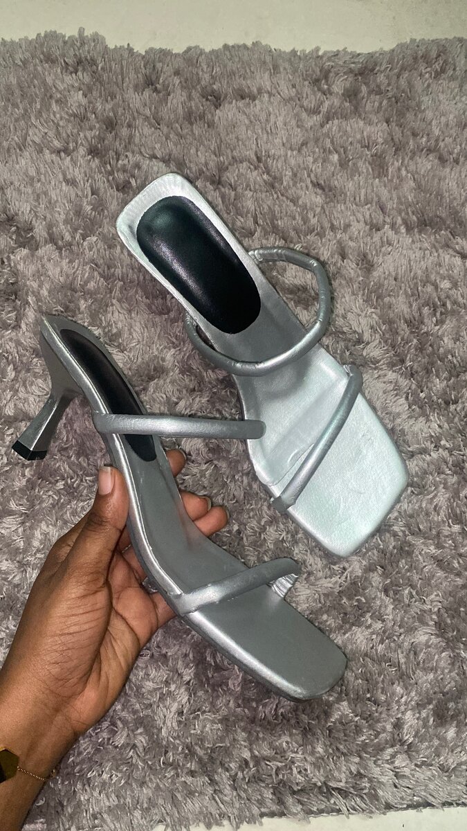 Sandales à talons argentées