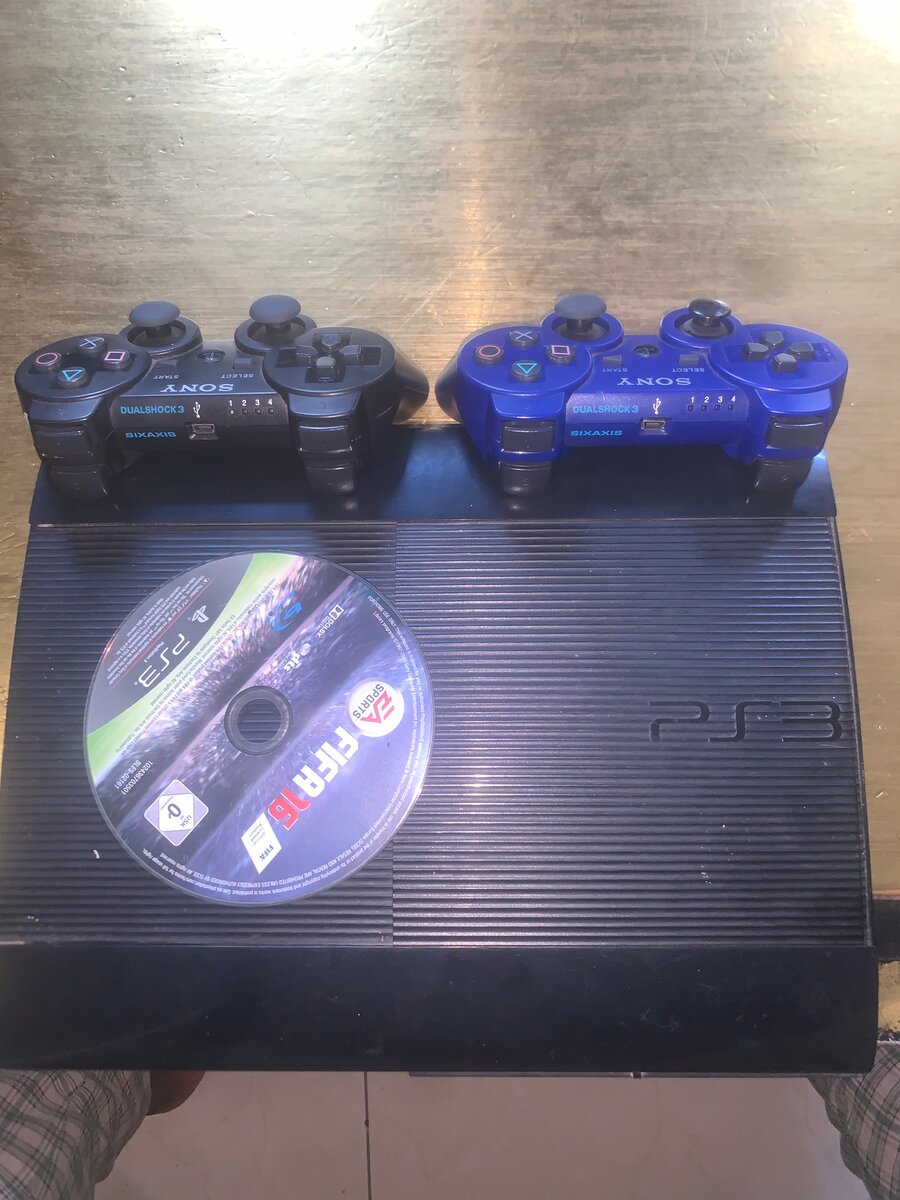Console Sony PS3 avec manettes