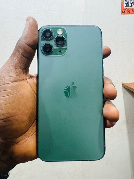iPhone 11pro Vert 64Go sans ID