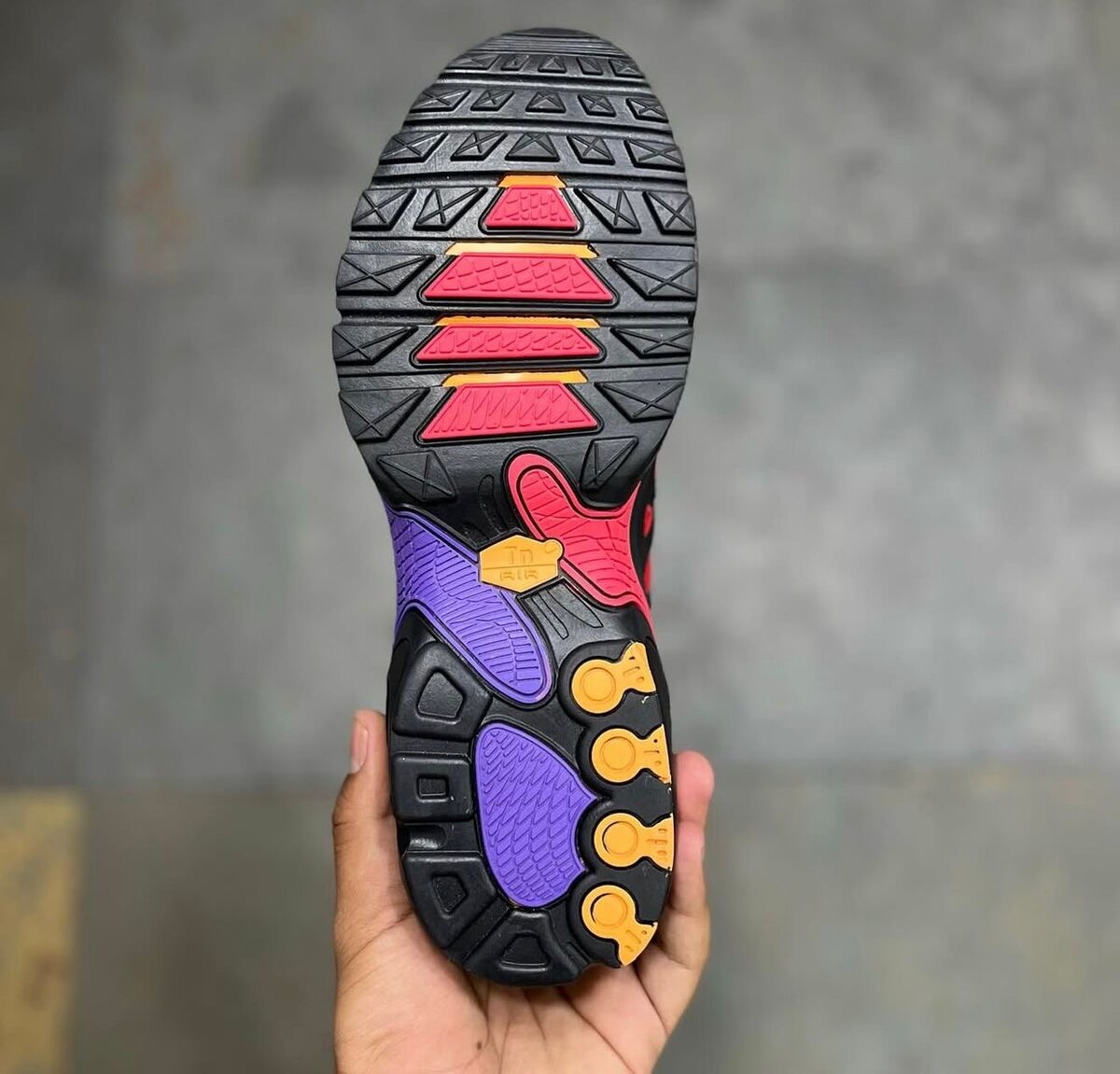 Sneakers de sport rouge et noir