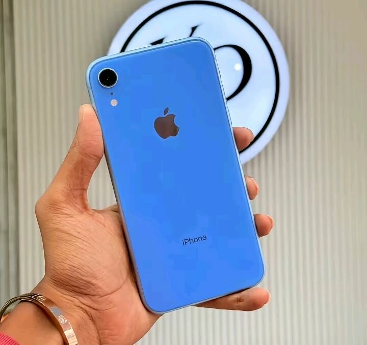 iPhone XR bleu 64 Go
