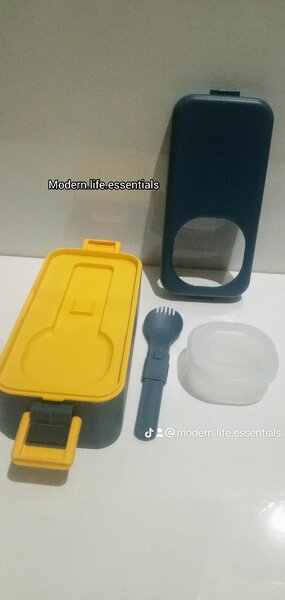 Rectangular YAKADA lunch box. Free spoon and extra container