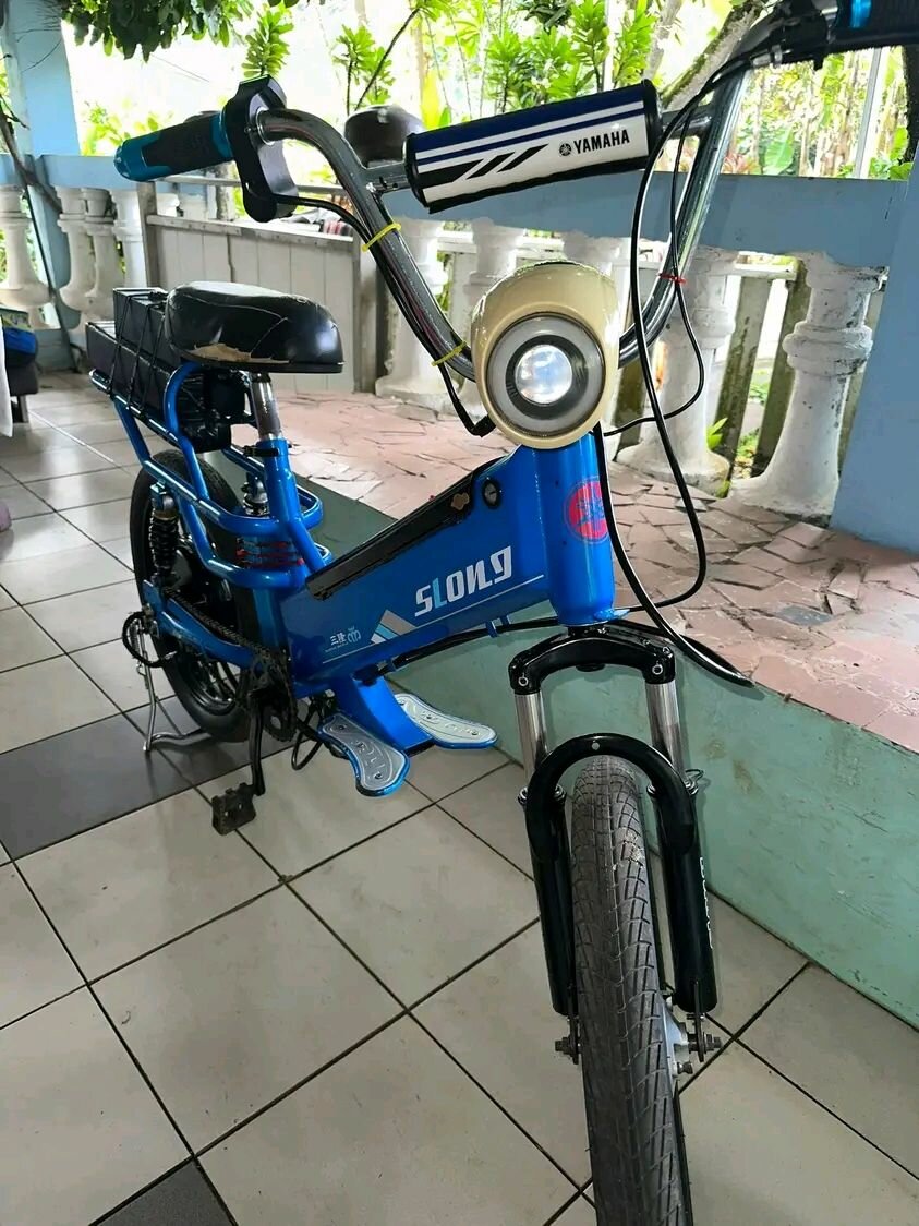 Vélo électrique urbain compact
